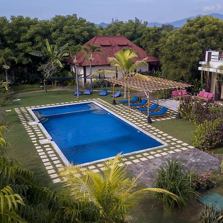 Batu Ampar Menjangan Hotel Banyuwedang Ngoại thất bức ảnh