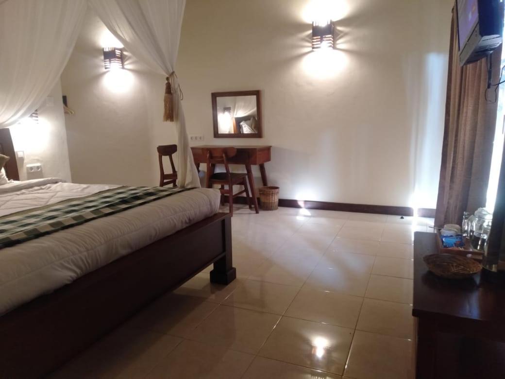 Batu Ampar Menjangan Hotel Banyuwedang Ngoại thất bức ảnh